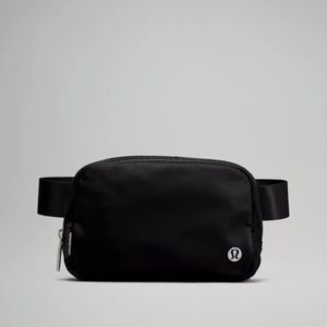 (SOLD) Lululemon Everywhere Belt Bag Black NWT